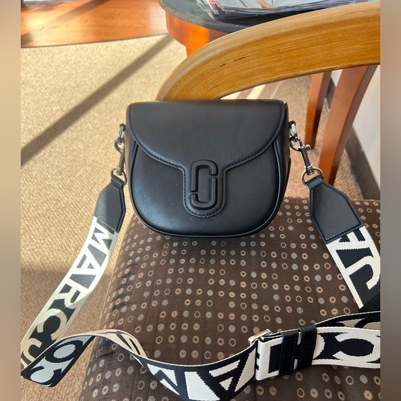 Used - Picture 1 of 4